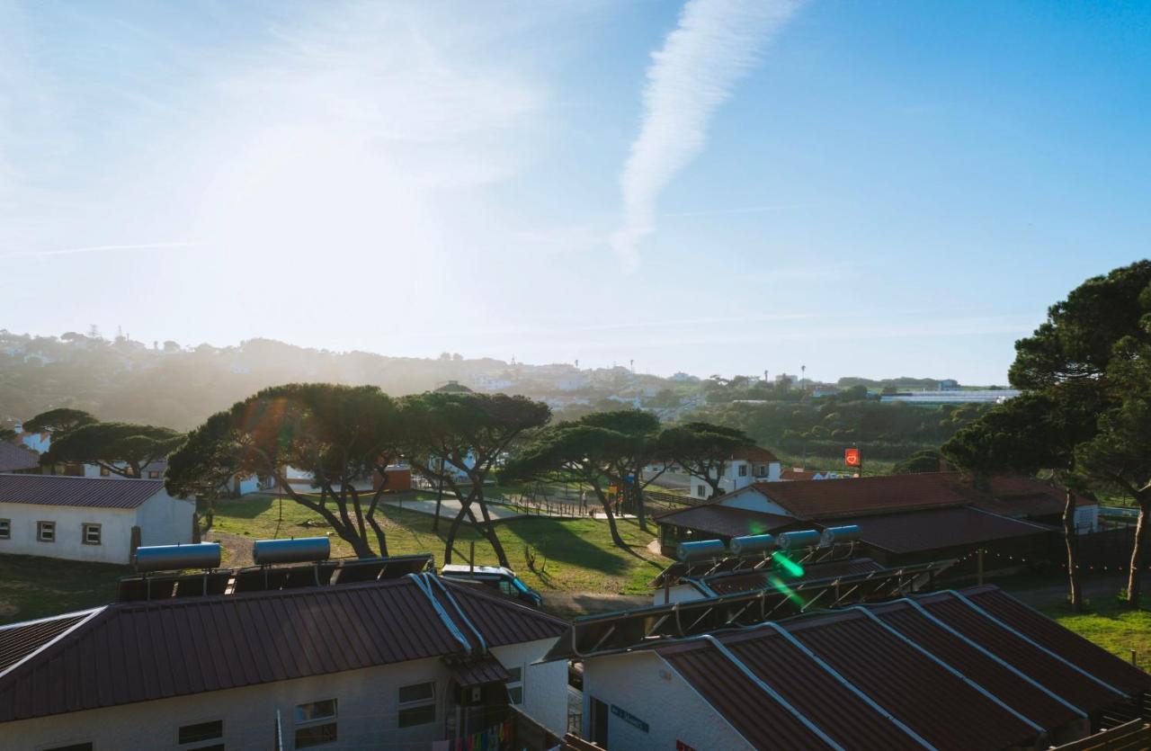 Oasis Backpackers Hostel Sintra Surf Colares Bagian luar foto