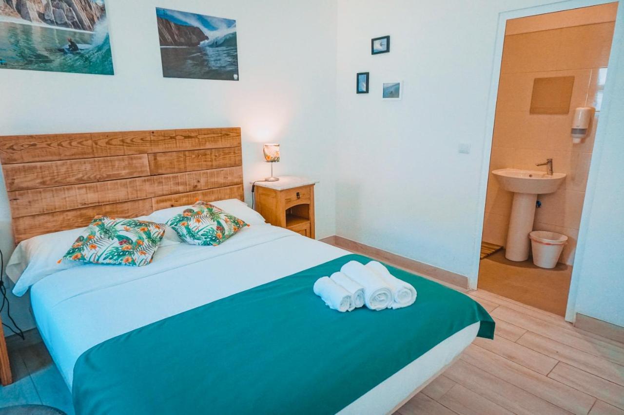 Oasis Backpackers Hostel Sintra Surf Colares Bagian luar foto